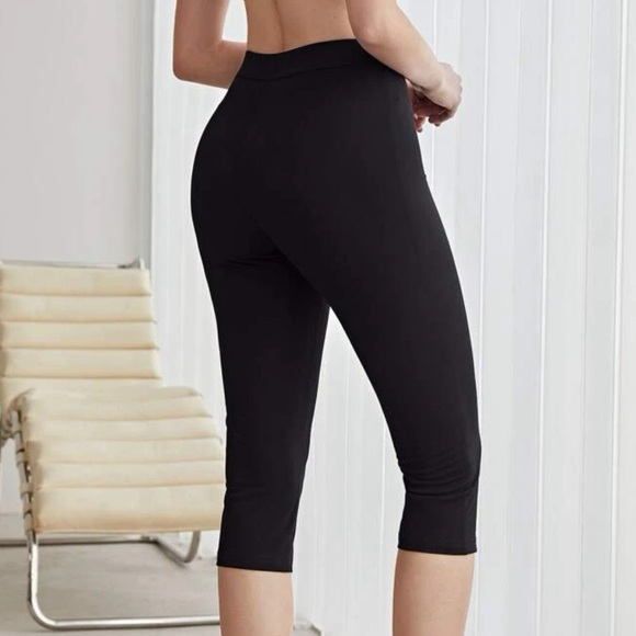 EUC Black MOTF M-Slit Capris Leggings Size L - Picture 3 of 6